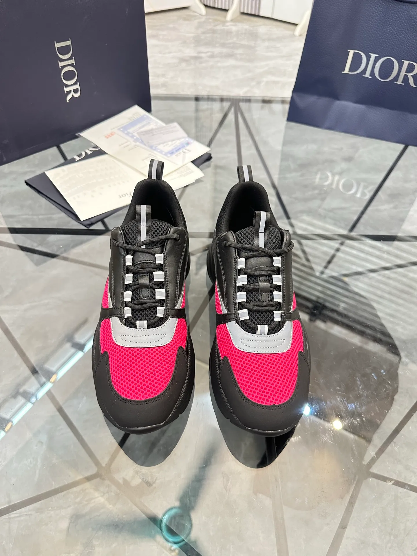 Men's shoes: 💰P460¥ Ready in Guangzhou, fully packaged Product trademark: Dior* "Dior*" low-top casual shoes Regular size: 38-46 (can be customized to 47) B22 Product materials: imported cowhide leather upper spliced ​​with original fabric, breathable lining, original outsole. Number: 920